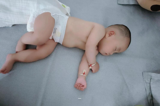 长春几个月宝宝可以竖抱
